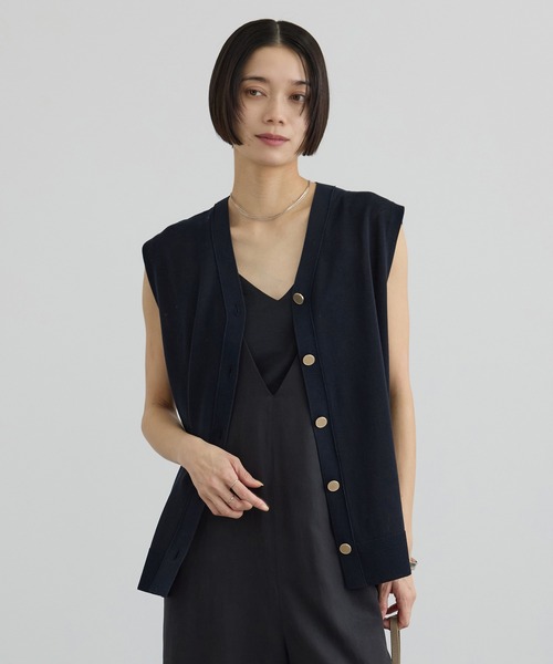 SALON adam et rope'（サロン アダム エ ロペ）の「【WEB限定】ドライタッチメタルボタンニットジレ / ベスト［洗える］（ベスト・レディース・ネイビー/グレー系その他/ブラウン・FREE）」の4枚目の写真