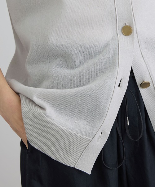 SALON adam et rope'（サロン アダム エ ロペ）の「【WEB限定】ドライタッチメタルボタンニットジレ / ベスト［洗える］（ベスト・レディース・ネイビー/グレー系その他/ブラウン・FREE）」の10枚目の写真
