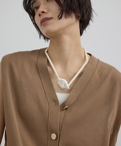 SALON adam et rope'（サロン アダム エ ロペ）の「【WEB限定】ドライタッチメタルボタンニットジレ / ベスト［洗える］（ベスト・レディース・ネイビー/グレー系その他/ブラウン・FREE）」の13枚目の写真