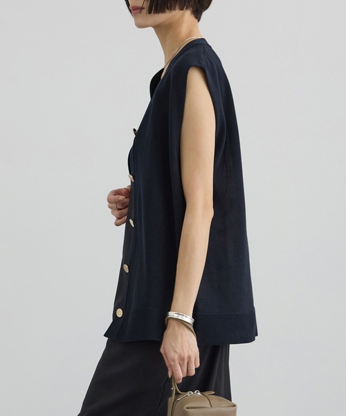 SALON adam et rope'（サロン アダム エ ロペ）の「【WEB限定】ドライタッチメタルボタンニットジレ / ベスト［洗える］（ベスト・レディース・ネイビー/グレー系その他/ブラウン・FREE）」の15枚目の写真