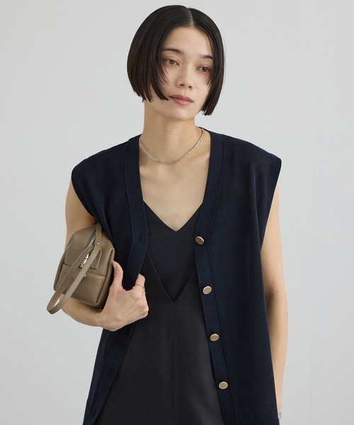 SALON adam et rope'（サロン アダム エ ロペ）の「【WEB限定】ドライタッチメタルボタンニットジレ / ベスト［洗える］（ベスト・レディース・ネイビー/グレー系その他/ブラウン・FREE）」の16枚目の写真