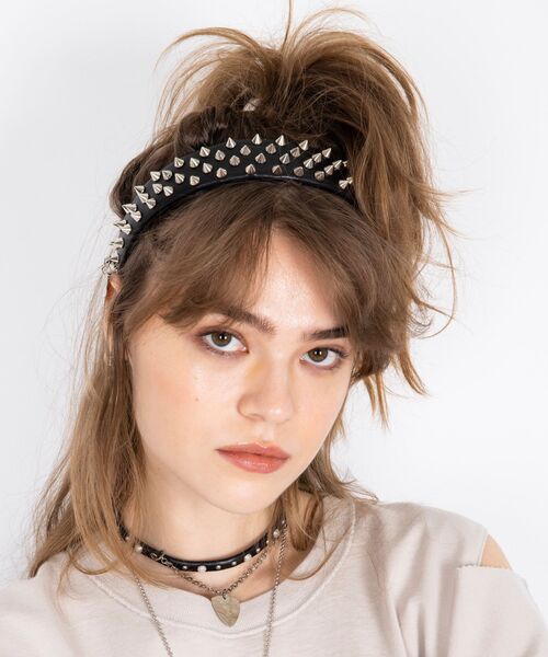 HYSTERIC GLAMOUR(ヒステリックグラマー)の「スパイクスタッズ カチューシャ(カチューシャ・レディース・ブラック・FREE)」の4枚目の写真