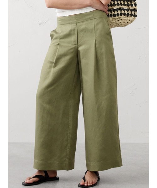 BANANA REPUBLIC FACTORY STORE(バナナリパブリック ファクトリーストア)の「BANANA REPUBLIC FACTORY STORE ワイドレッグ ミッドライズ プリーツ プルオンパンツ(その他パンツ・レディース・グリーン/ホワイト/カーキ/ブラック・XS/S/M/L)」の3枚目の写真