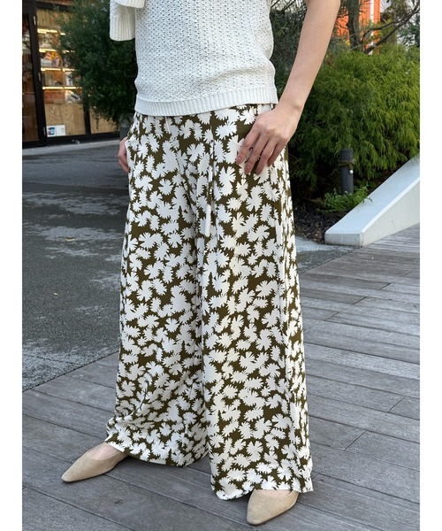 BANANA REPUBLIC FACTORY STORE(バナナリパブリック ファクトリーストア)の「BANANA REPUBLIC FACTORY STORE ワイドレッグ ミッドライズ プリーツ プルオンパンツ(その他パンツ・レディース・グリーン/ホワイト/カーキ/ブラック・XS/S/M/L)」の20枚目の写真