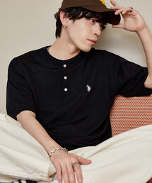 PUBLUX（パブリュクス）の「U.S. POLO ASSN. × PUBLUX/ユーエスポロアッスン ＜接触冷感＞別注 ヘンリーネック サマーニット　限定展開（ニット/セーター）」