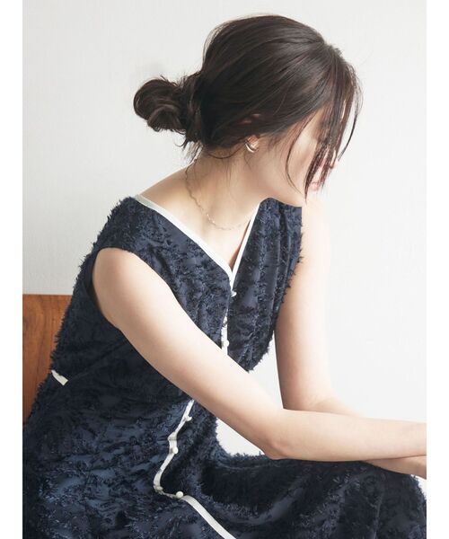 LAGUNAMOON（ラグナムーン）の「カットジャガードパイピングワンピース（ワンピース・レディース・ネイビー/ブラウン/アイボリー・SMALL/MEDIUM）」の10枚目の写真