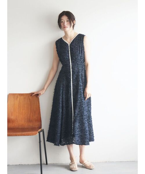 LAGUNAMOON（ラグナムーン）の「カットジャガードパイピングワンピース 【夏服】（ワンピース・レディース・ネイビー/ブラウン/アイボリー・SMALL/MEDIUM）」の4枚目の写真