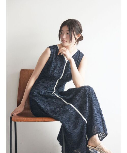 LAGUNAMOON（ラグナムーン）の「カットジャガードパイピングワンピース 【夏服】（ワンピース・レディース・ネイビー/ブラウン/アイボリー・SMALL/MEDIUM）」の7枚目の写真