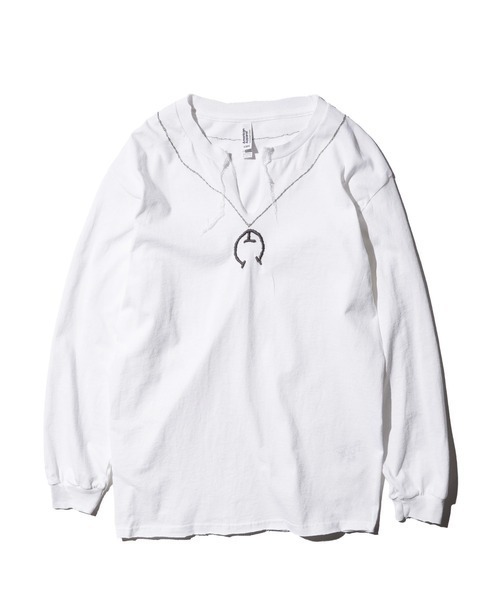 THRIFTY LOOK（スリフティールック）の「TRIFTY LOOK スリフティルック / NAJA PENDANT EMB LS TEE（Tシャツ/カットソー・メンズ・ホワイト/ブラック・MEDIUM/LARGE/X-LARGE）」の2枚目の写真