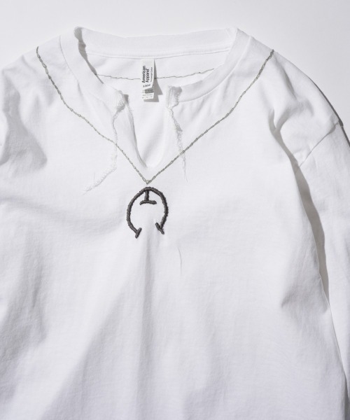 THRIFTY LOOK（スリフティールック）の「TRIFTY LOOK スリフティルック / NAJA PENDANT EMB LS TEE（Tシャツ/カットソー・メンズ・ホワイト/ブラック・MEDIUM/LARGE/X-LARGE）」の12枚目の写真