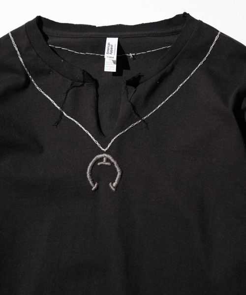 THRIFTY LOOK（スリフティールック）の「TRIFTY LOOK スリフティルック / NAJA PENDANT EMB LS TEE（Tシャツ/カットソー・メンズ・ホワイト/ブラック・MEDIUM/LARGE/X-LARGE）」の17枚目の写真