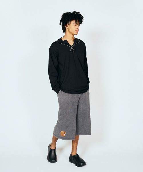THRIFTY LOOK（スリフティールック）の「TRIFTY LOOK スリフティルック / NAJA PENDANT EMB LS TEE（Tシャツ/カットソー・メンズ・ホワイト/ブラック・MEDIUM/LARGE/X-LARGE）」の5枚目の写真