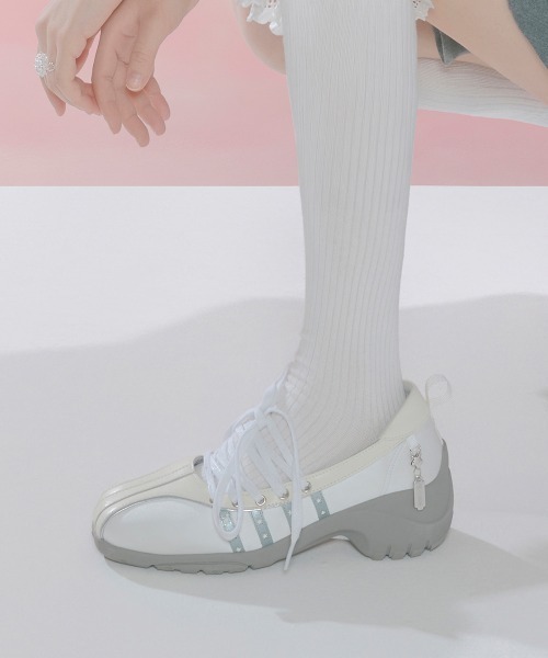 ROCKFISH WEATHERWEAR（ロックフィッシュウェザーウェア）の「[x ILLIT] BLISS HEEL LACEUP SNEAKERS（スニーカー・レディース・ピンク/ホワイト・23.0cm/23.5cm/24.0cm/24.5cm/25.0cm/25.5cm）」の2枚目の写真