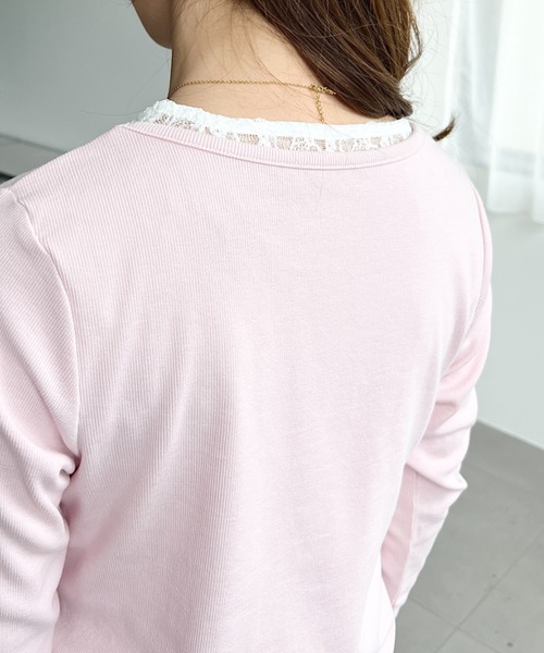 moment+(モーメントプラス)の「クルーネックレースレイヤード長袖カットソー(無地+レース2枚セット)(Tシャツ/カットソー・レディース・レッド/ピンク/オフホワイト/杢グレー/ブルー/イエロー/ネイビー/ブラック・M)」の22枚目の写真