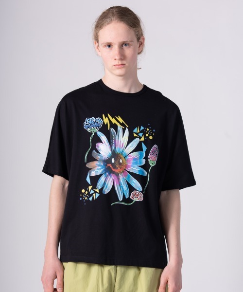 rehacer（レアセル）の「rehacer : × everglouu Pop Flower Dolman CS / ポップ フラワー ドルマン カットソー（Tシャツ/カットソー・メンズ・ホワイト/ブラック・X-LARGE/LARGE/MEDIUM/SMALL）」の2枚目の写真