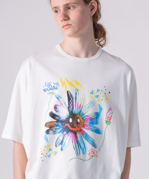 rehacer（レアセル）の「rehacer : × everglouu Pop Flower Dolman CS / ポップ フラワー ドルマン カットソー（Tシャツ/カットソー・メンズ・ホワイト/ブラック・X-LARGE/LARGE/MEDIUM/SMALL）」の3枚目の写真