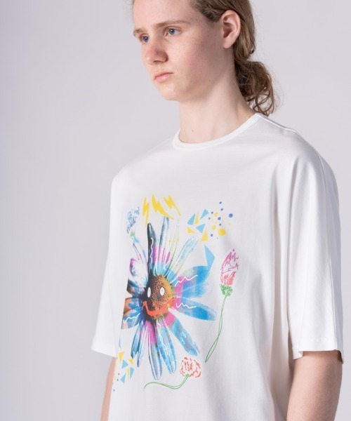rehacer（レアセル）の「rehacer : × everglouu Pop Flower Dolman CS / ポップ フラワー ドルマン カットソー（Tシャツ/カットソー・メンズ・ホワイト/ブラック・X-LARGE/LARGE/MEDIUM/SMALL）」の4枚目の写真