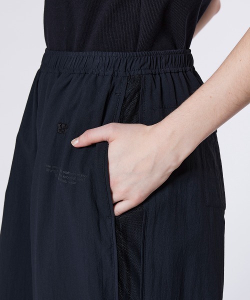ESSENTIAL(エッセンシャル)の「ナイロンタフタサイドメッシュパンツ(その他パンツ・レディース・サックスブルー/ブラック・38/36)」の9枚目の写真
