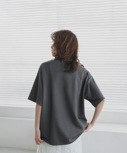 ad thie(アドティエ)の「ベーシック オーバーサイズ Tシャツ(Tシャツ/カットソー・レディース・チャコール/オートミール/オフホワイト/ブラック・FREE)」の22枚目の写真