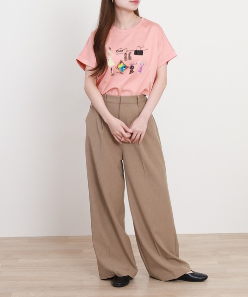 EGLANTINE(エグランティーヌ)の「EGLANTINE ファッションモチーフプリントカットソー 半袖(Tシャツ/カットソー・レディース・ネイビー/サーモンピンク/オフホワイト・38)」の7枚目の写真