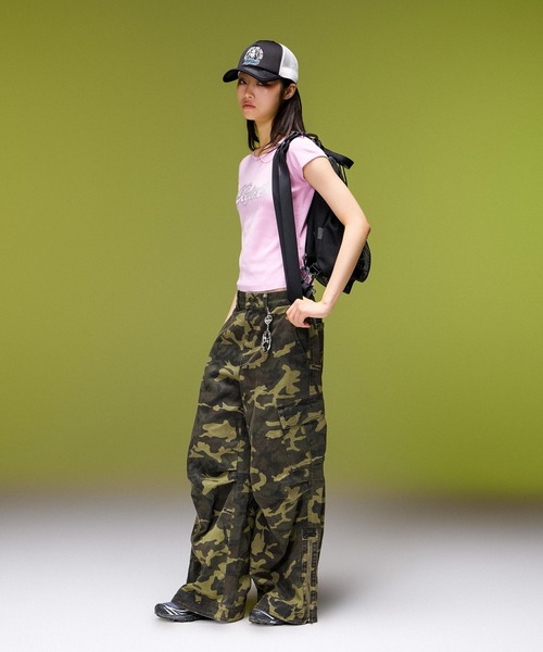 X-girl(エックスガール)の「FADED DROP RHINESTONE LOGO S/S BABY TEE(Tシャツ/カットソー・レディース・ブラック/ブラウン/ピンク・S/M)」の5枚目の写真
