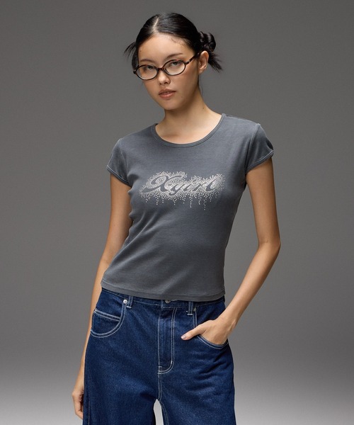 X-girl（エックスガール）の「FADED DROP RHINESTONE LOGO S/S BABY TEE（Tシャツ/カットソー・レディース・ブラック/ブラウン/ピンク・S/M）」の20枚目の写真
