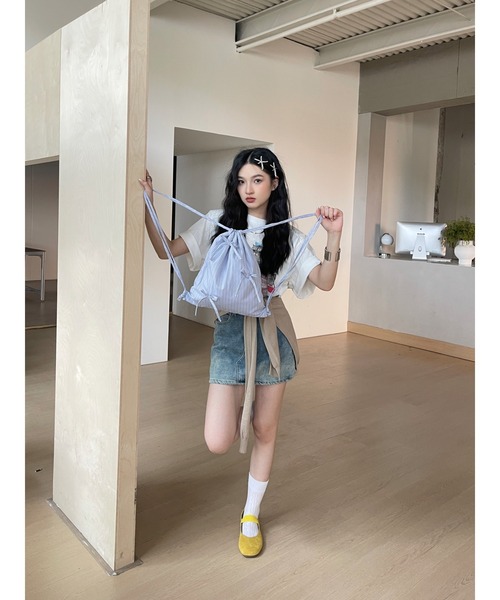 Chiina(チーナ)の「Chiina / リボン付きストライプ柄ナップサック(バックパック/リュック・レディース・ブルー/ホワイト・FREE)」の3枚目の写真