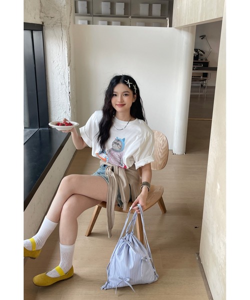 Chiina(チーナ)の「Chiina / リボン付きストライプ柄ナップサック(バックパック/リュック・レディース・ブルー/ホワイト・FREE)」の5枚目の写真