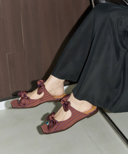 GRISE(グリーズ)の「《WEB+一部店舗限定》GRISE DOUBLE BOW ミュールサンダル(サンダル・レディース・ブラウン/ブラック・X-LARGE/LARGE/MEDIUM/SMALL)」の2枚目の写真