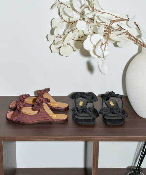 GRISE(グリーズ)の「《WEB+一部店舗限定》GRISE DOUBLE BOW ミュールサンダル(サンダル・レディース・ブラウン/ブラック・X-LARGE/LARGE/MEDIUM/SMALL)」の3枚目の写真