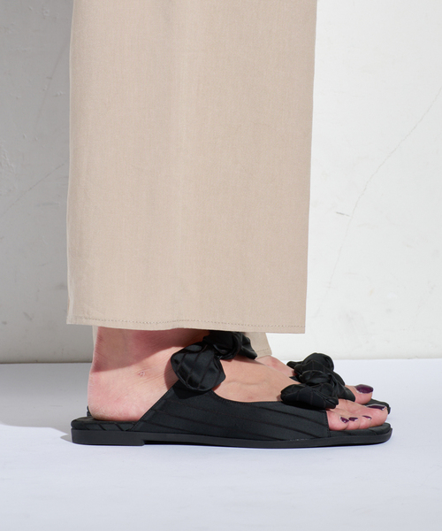 GRISE(グリーズ)の「《WEB+一部店舗限定》GRISE DOUBLE BOW ミュールサンダル(サンダル・レディース・ブラウン/ブラック・X-LARGE/LARGE/MEDIUM/SMALL)」の6枚目の写真