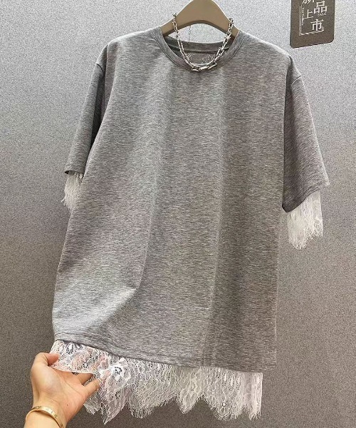 LUCPY(ラクピー)の「レースレイヤード風オーバーサイズTシャツ(Tシャツ/カットソー・レディース・ホワイト/グレー/ブラック・X-LARGE/LARGE)」の3枚目の写真