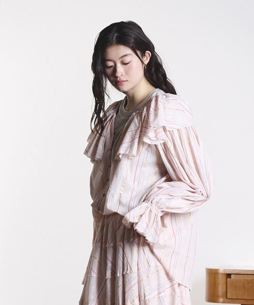 ROSE BUD（ローズバッド）の「(mag.by c)STRIPE FRILL COLLAR BLOUSE（シャツ/ブラウス・レディース・ブラック/ライトピンク・ONE SIZE）」の5枚目の写真