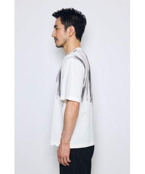 AZUL by moussy(アズールバイマウジー)の「【大人の抜け感】ランダムペイントトップス 半袖 春服 夏服 秋服 3サイズ展開(Tシャツ/カットソー・メンズ・ホワイト系その他/ベージュ系その他/ブラック系その他/ブルー系その他3・LARGE/MEDIUM/SMALL)」の9枚目の写真