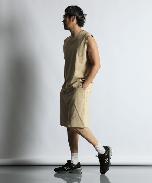The DUFFER of ST.GEORGE（ザダファーオブセントジョージ）の「8oz HEAVY WEIGHT COTTON NO-SLEEVE TEE：セットアップ対応 ヘビーウェイト ノースリーブTシャツ/ 厚手Tシャツ / 透けない / 肉厚/ レイヤード（タンクトップ・メンズ・オフホワイト/スミクロ/ベージュ/ネイビー・MEDIUM/X-LARGE/LARGE）」の16枚目の写真