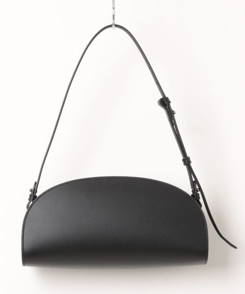 A.P.C.（アーペーセー）の「SAC DEMI-LUNE SHOULDER（ショルダーバッグ・レディース・ブラック・ONESIZE）」の2枚目の写真