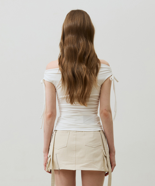 ARI(アリ)の「LILY OFF-SHOULDER SHIRRING TOP / IVORY(Tシャツ/カットソー・レディース・アイボリー・FREE)」の5枚目の写真
