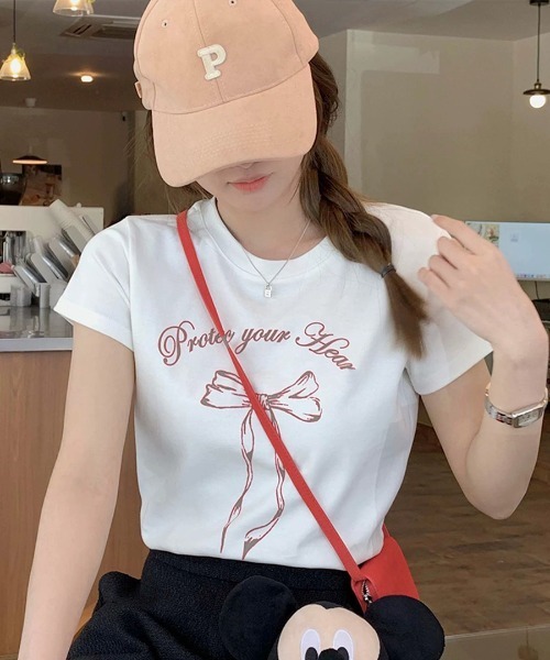 REMUR(レミュール)の「リボンプリントTシャツ(Tシャツ/カットソー・レディース・ブラック/グレー/ホワイト・FREE)」の1枚目の写真