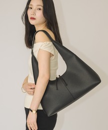 【見た目以上の収納力◎】トライアングルショルダーBAG
