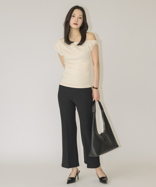 NEUNA(ヌナ)の「【見た目以上の収納力◎】トライアングルショルダーBAG(ショルダーバッグ・レディース・ブラック/アイボリー・FREE)」の16枚目の写真