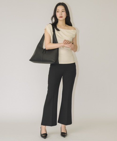 NEUNA(ヌナ)の「【見た目以上の収納力◎】トライアングルショルダーBAG(ショルダーバッグ・レディース・ブラック/アイボリー・FREE)」の17枚目の写真