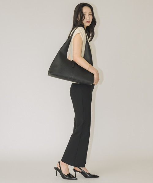 NEUNA(ヌナ)の「【見た目以上の収納力◎】トライアングルショルダーBAG(ショルダーバッグ・レディース・ブラック/アイボリー・FREE)」の15枚目の写真
