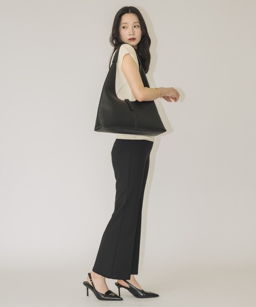 NEUNA(ヌナ)の「【見た目以上の収納力◎】トライアングルショルダーBAG(ショルダーバッグ・レディース・ブラック/アイボリー・FREE)」の18枚目の写真