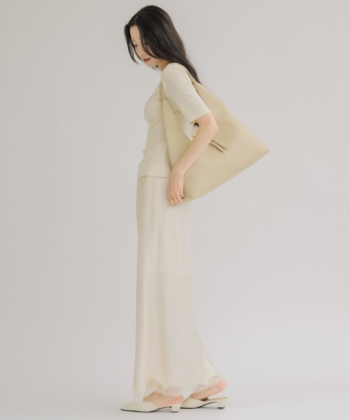NEUNA(ヌナ)の「【見た目以上の収納力◎】トライアングルショルダーBAG(ショルダーバッグ・レディース・ブラック/アイボリー・FREE)」の13枚目の写真