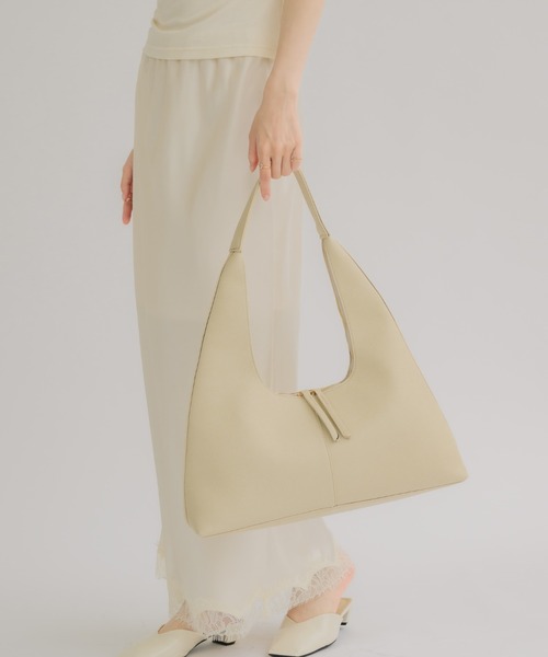 NEUNA(ヌナ)の「【見た目以上の収納力◎】トライアングルショルダーBAG(ショルダーバッグ・レディース・ブラック/アイボリー・FREE)」の22枚目の写真
