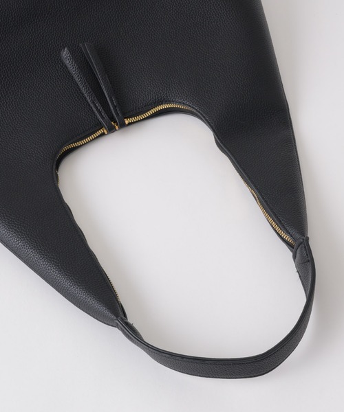 NEUNA(ヌナ)の「【見た目以上の収納力◎】トライアングルショルダーBAG(ショルダーバッグ・レディース・ブラック/アイボリー・FREE)」の10枚目の写真