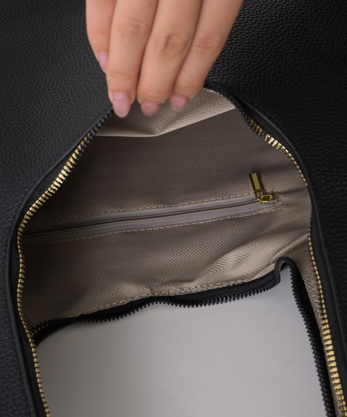 NEUNA(ヌナ)の「【見た目以上の収納力◎】トライアングルショルダーBAG(ショルダーバッグ・レディース・ブラック/アイボリー・FREE)」の8枚目の写真