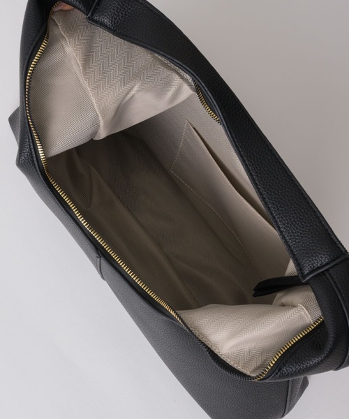 NEUNA(ヌナ)の「【見た目以上の収納力◎】トライアングルショルダーBAG(ショルダーバッグ・レディース・ブラック/アイボリー・FREE)」の3枚目の写真