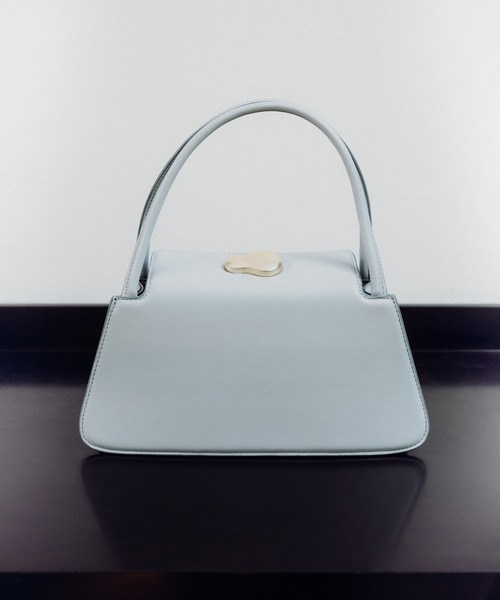 LE VERNIS(ル・ベルニ)の「LE VERNIS(ル・ベルニ) 【オケージョン対応】Poire boogie bag(ハンドバッグ・レディース・ブルー/アイボリー/ブラック・FREE)」の3枚目の写真