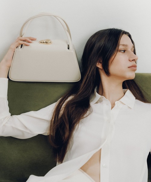 LE VERNIS(ル・ベルニ)の「LE VERNIS(ル・ベルニ) 【オケージョン対応】Poire boogie bag(ハンドバッグ・レディース・ブルー/アイボリー/ブラック・FREE)」の5枚目の写真